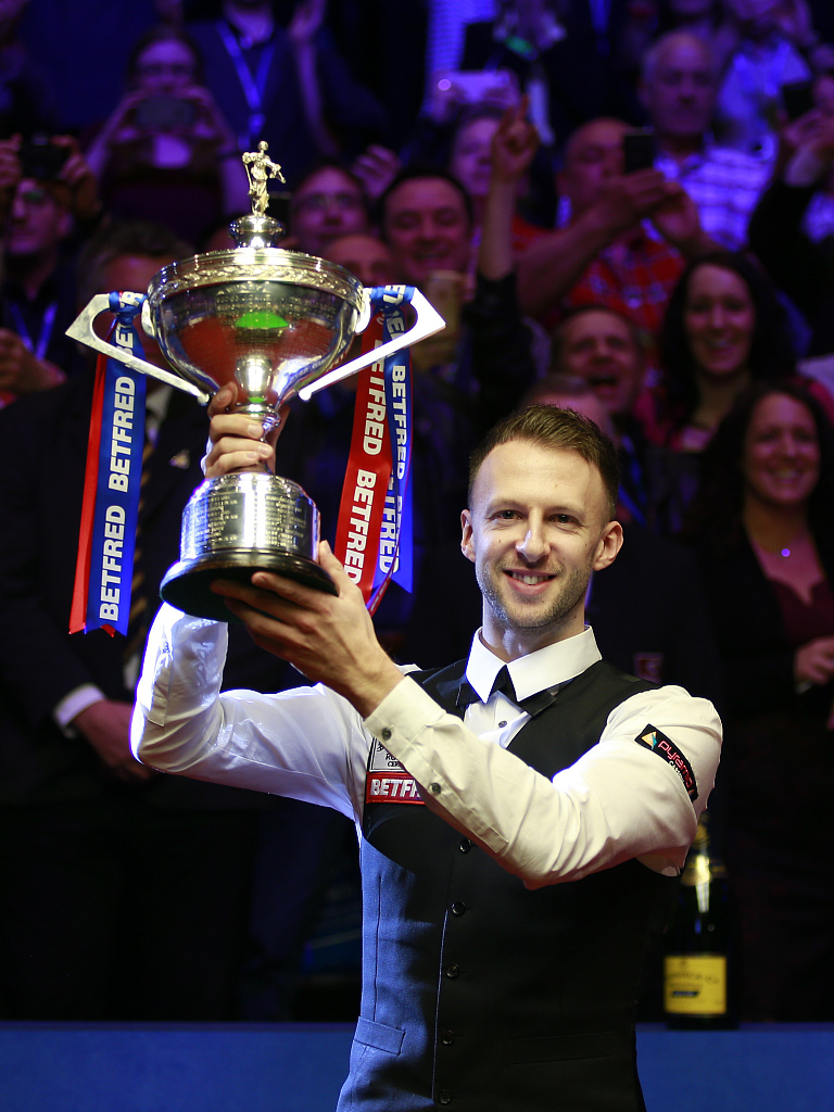 全队庆祝！陈幸同夺得女单冠军后，当晚兑现请客